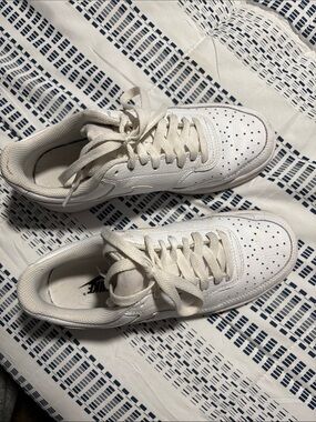 Nike Women’s White Low-Top Leather Sneakers 👟